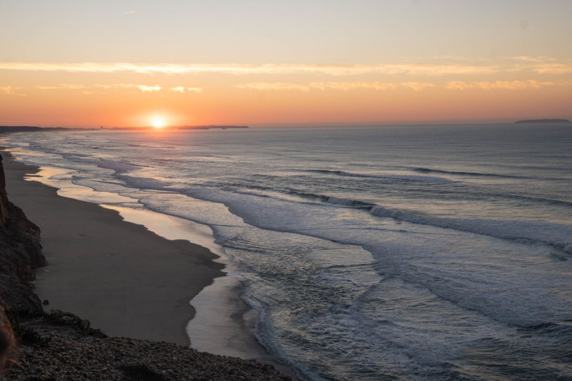 Atlantikstrand Portugal bei Sonnenuntergang